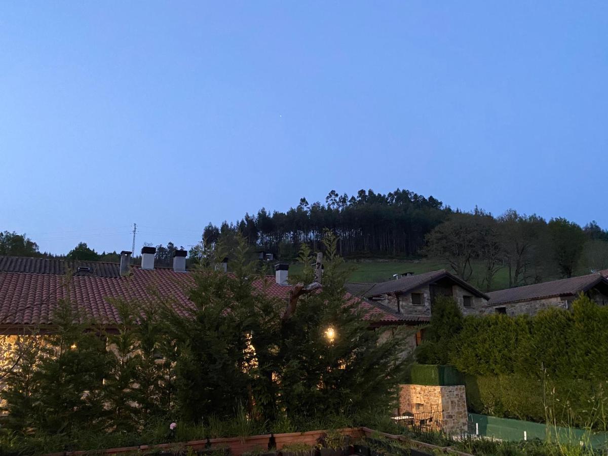 Posada Y Apartamentos Trebuesto De Guriezo المظهر الخارجي الصورة