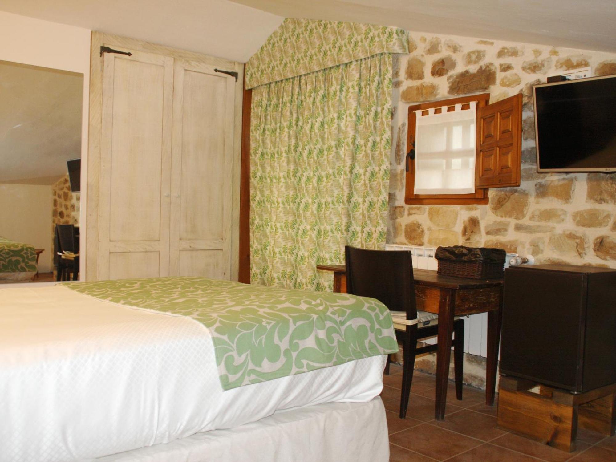 Posada Y Apartamentos Trebuesto De Guriezo الغرفة الصورة